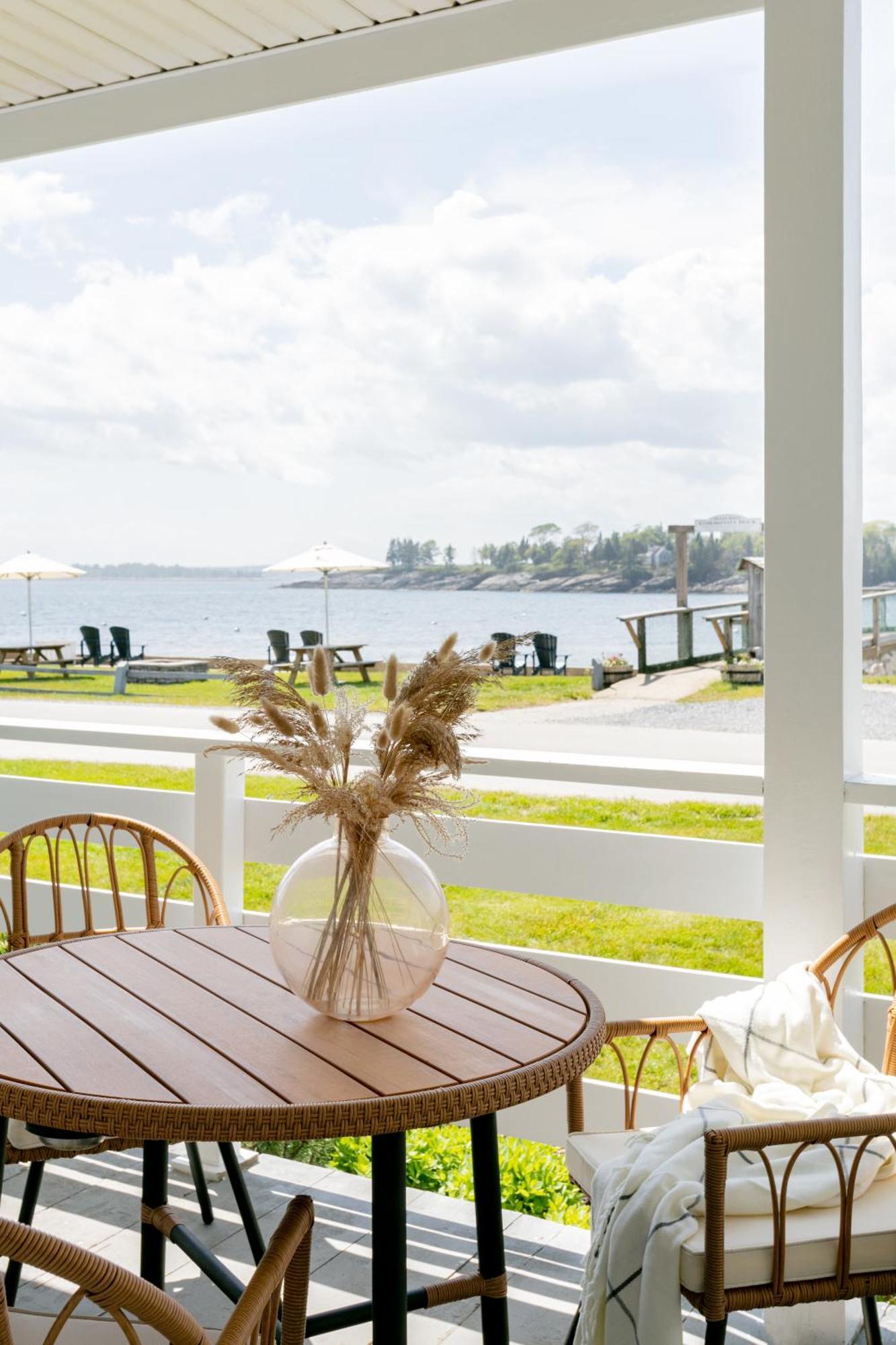 Bluebird Ocean Point Inn Exterior photo